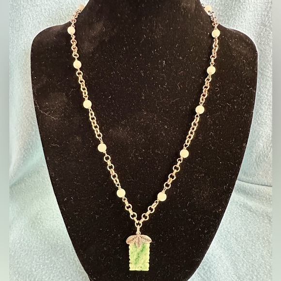 VINTAGE STERLING SILVER & CARVED GREEN JADE NECKLACE - Picture 6 of 7